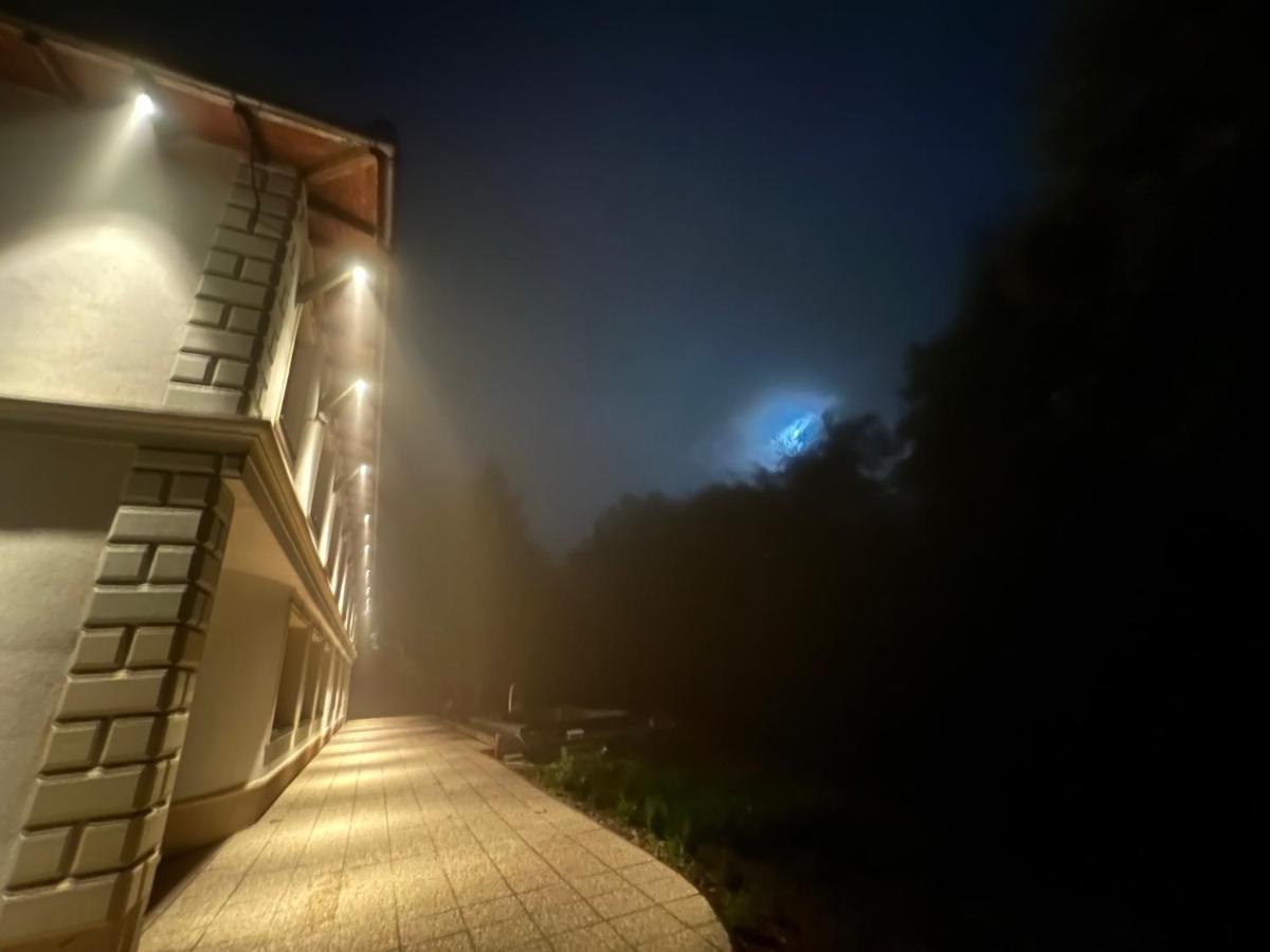 Hotel Galeria Pezinska Baba Pezinok Luaran gambar