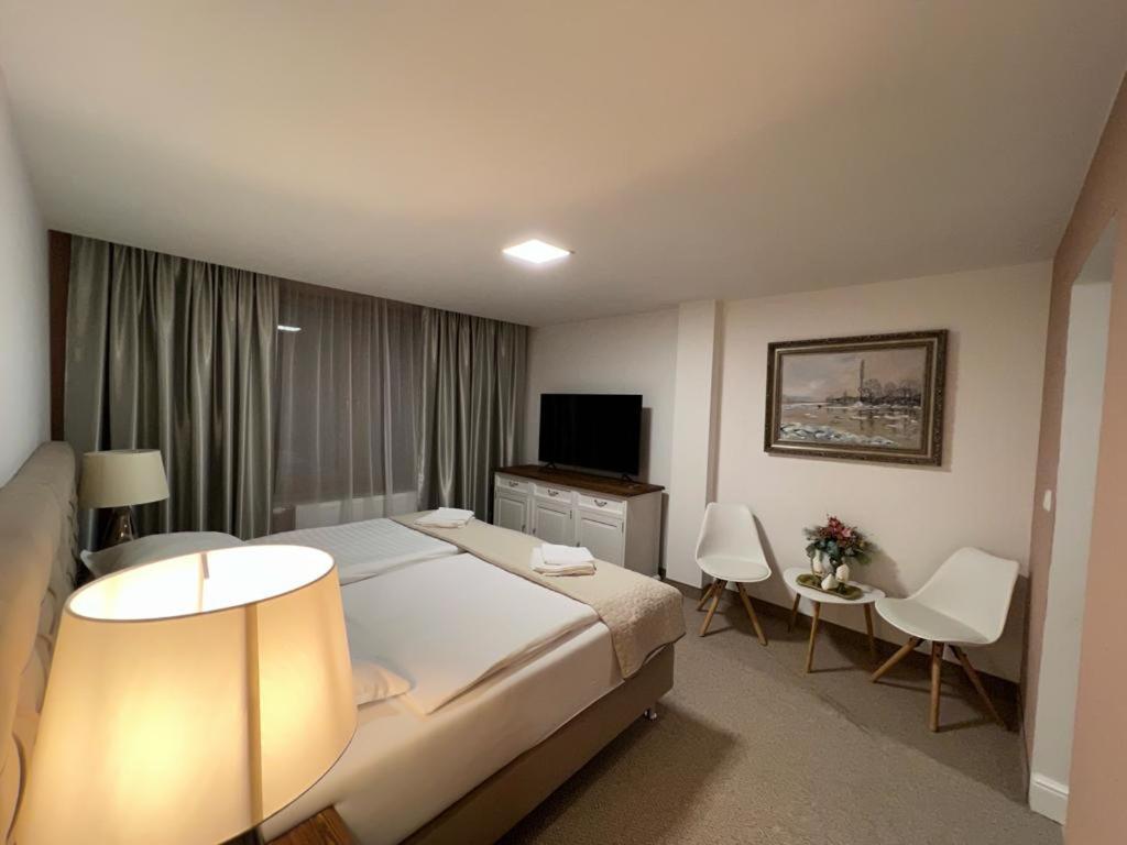 Hotel Galeria Pezinska Baba Pezinok Luaran gambar